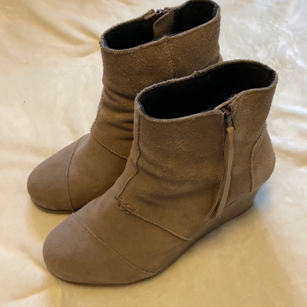 Tom’s Suede wedge boots 9.5